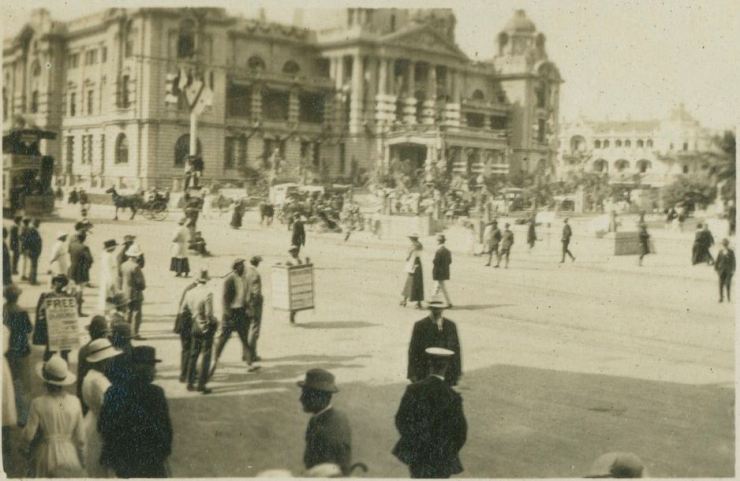 Photograph of Durban City Hall, viewed from West Street, post 1910