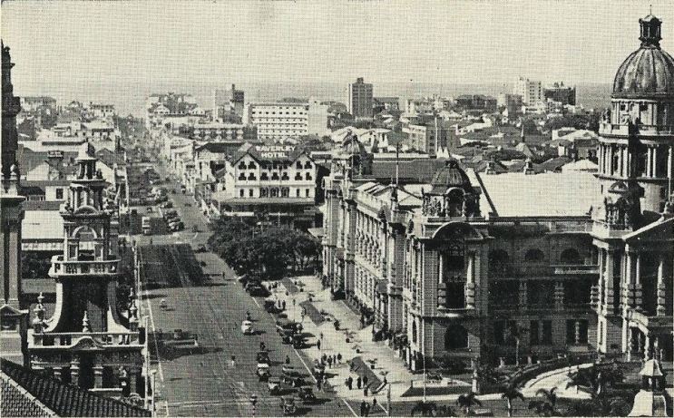 West Street, Birds-eye view of Durban with the Waverley Hotel in the middle grond and the City Hall on the right, 1920's